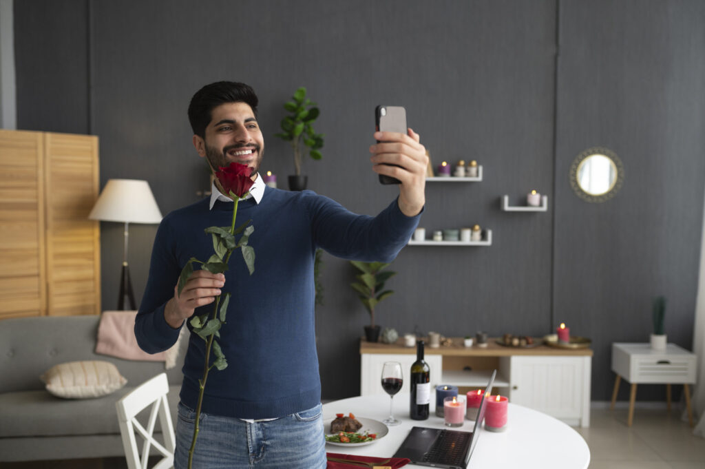 RealLifeCamù: The Reality of Watching Real Lives RealLifeCamù: The Reality of Watching Real Lives